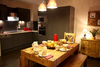 chalet Adrien à Valloire cuisine et coin repas