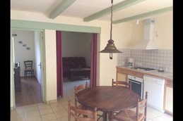 vue générale intérieur gîte - Gîte à 3km de La Bourboule vue privilégiée sur la vallée de la Dordogne