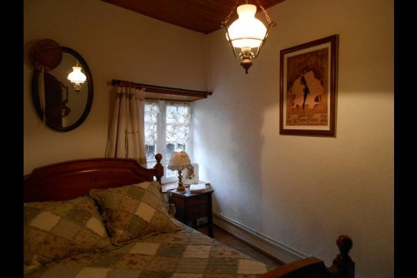 Chambre verte "aux frou-frou"