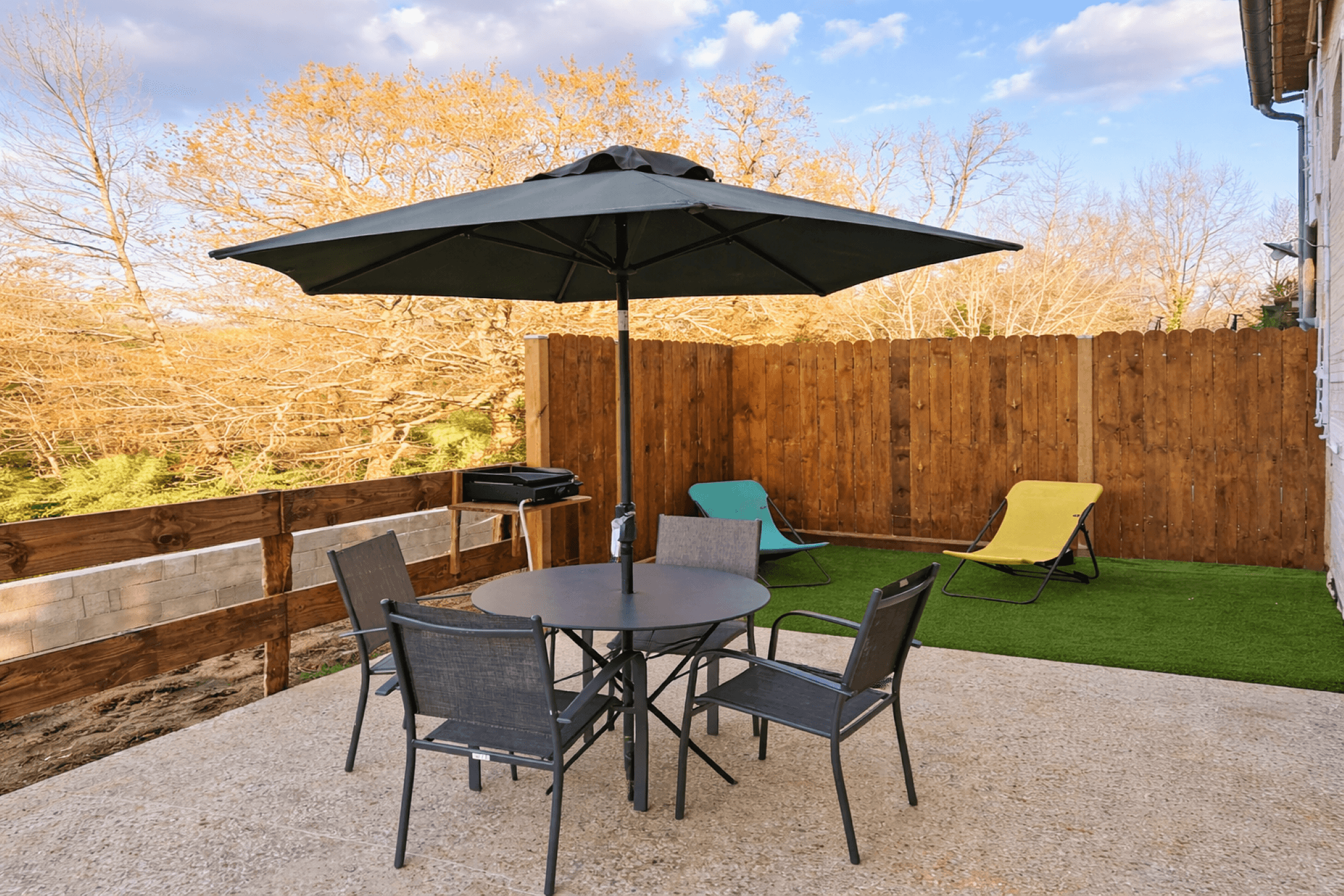 Gite le Cosy avec piscine commune, pour 2 à 4 personnes, avec canapé-lit confortable, à Langoiran en Gironde