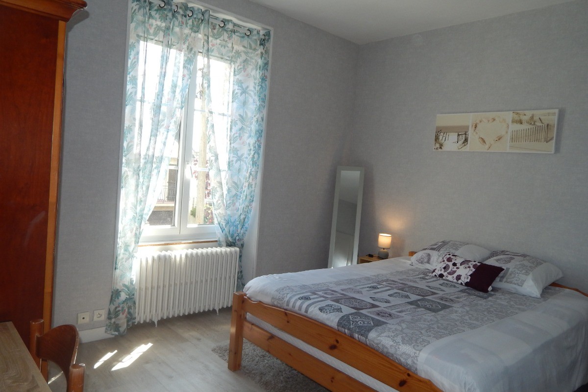 Chambre 1 pour 2 personnes : lit 160 x200 cm
