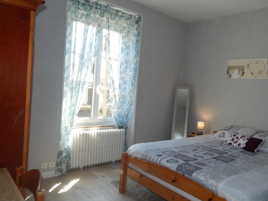 Chambre 1 pour 2 personnes : lit 160 x200 cm