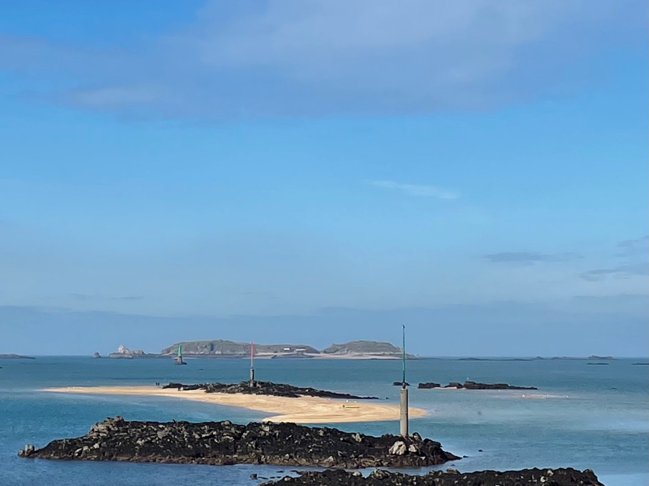 Ile de Cezembe au fond