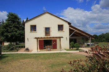 Gîte de grande capacité avec piscine à la campagne