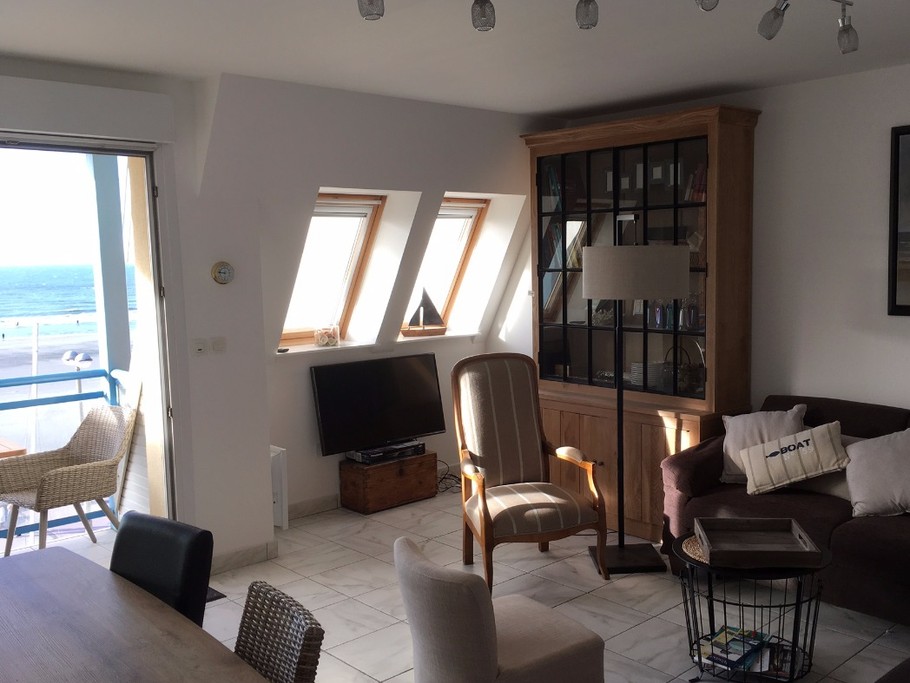 salon et séjour face à la mer