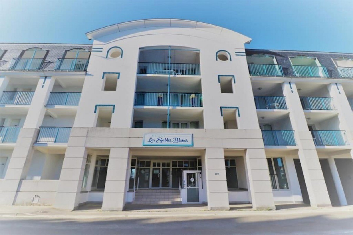 Entrée de la résidence sur rue piétonne