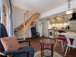 Rez-de-chaussée : salon, espace repas et cuisine ouverte