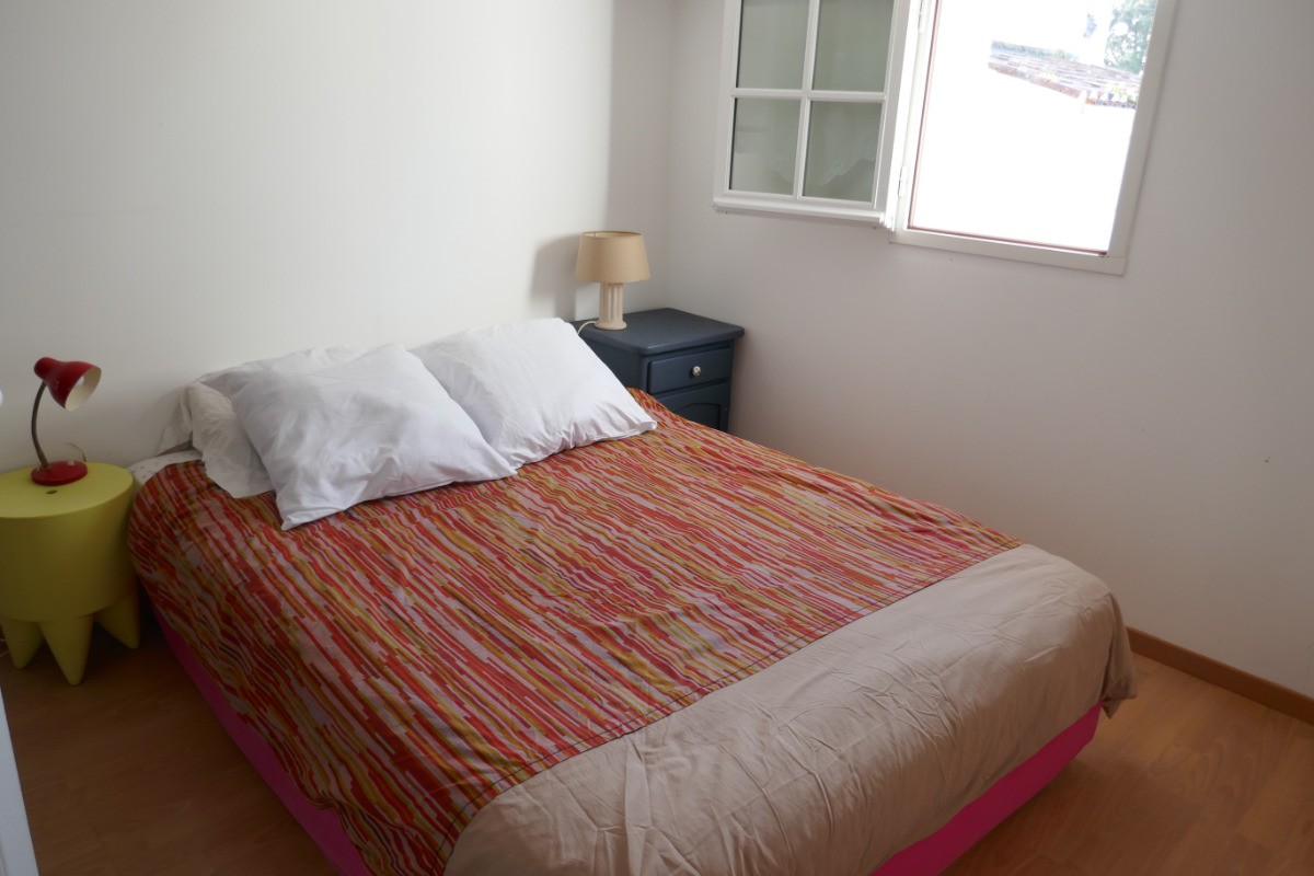 Chambre lit en 140 : à l'étage