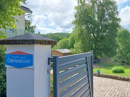 Joli appartement 4 pers. en rez-de-jardin de notre maison, avec terrasse et jardin à Cros, Puy de Dôme, Auvergne