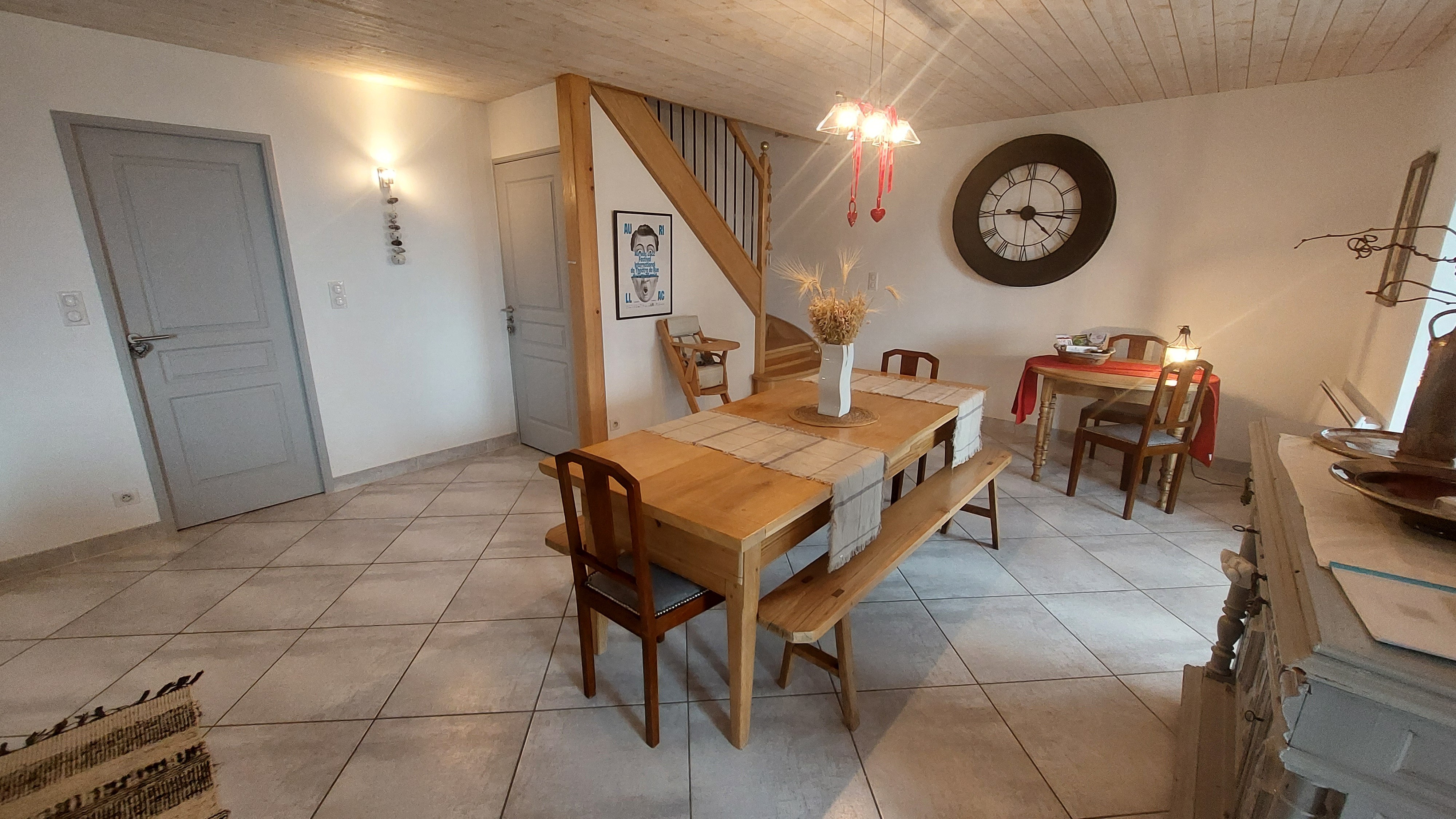 convivial dining room large table gîte groupe Cantal