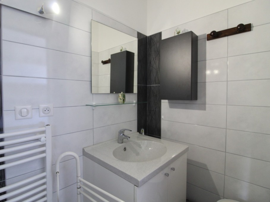 Salle de bain - Appartement Chez Reine - Location de vacances - Étival-Clairefontaine