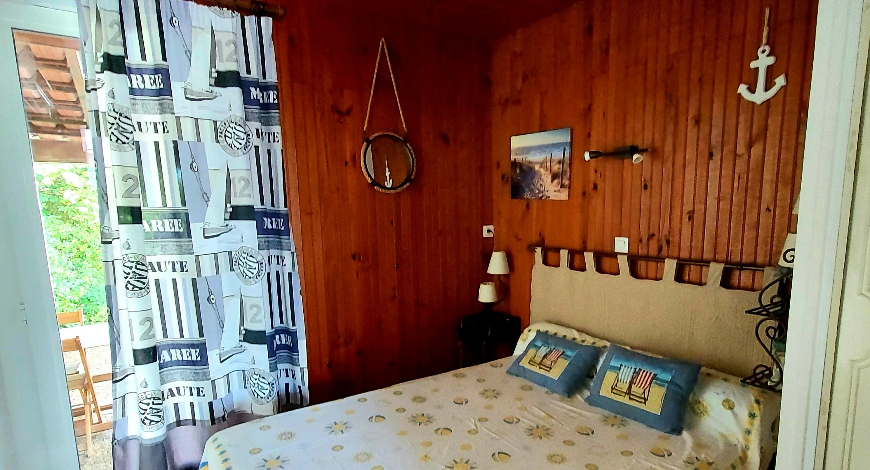 CHAMBRE AVEC ACCES A LA TERRASSE.LIT 140. CLIM.