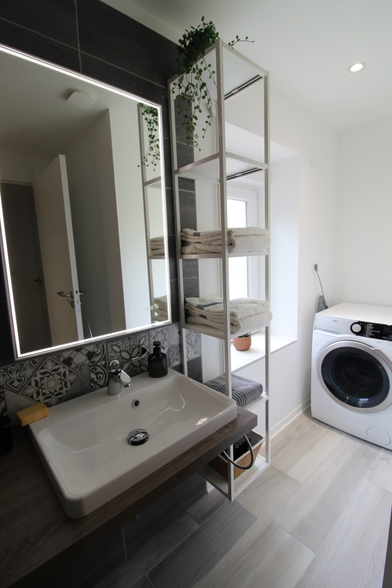 Lave linge-Sèche-linge dans salle de bain - Gites La Source du Rey