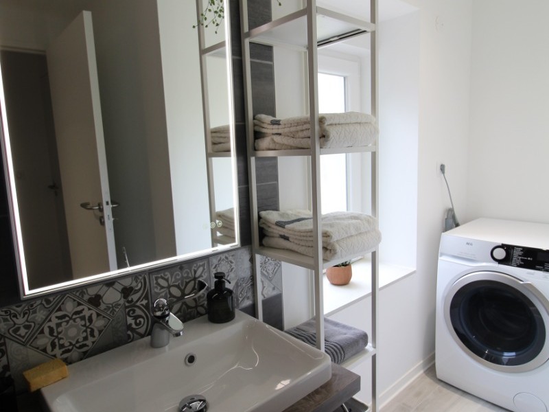 Lave linge-Sèche-linge dans salle de bain - Gites La Source du Rey