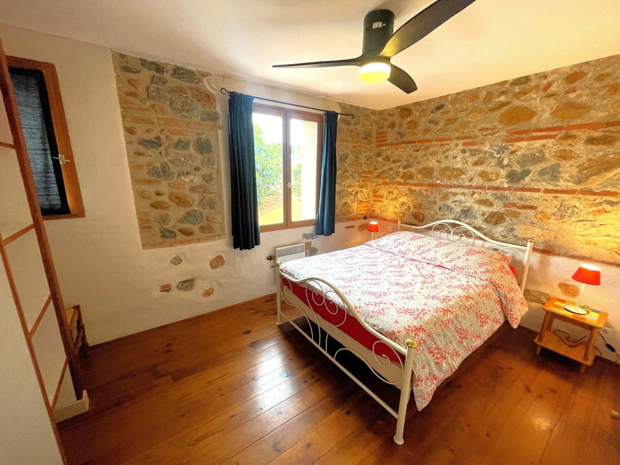 Chambre lit en 140 avec salle d'eau