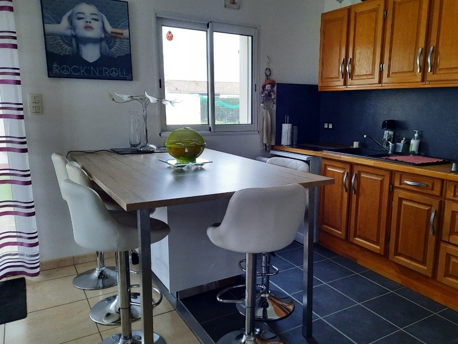 autre angle cuisine donnant sur jardin