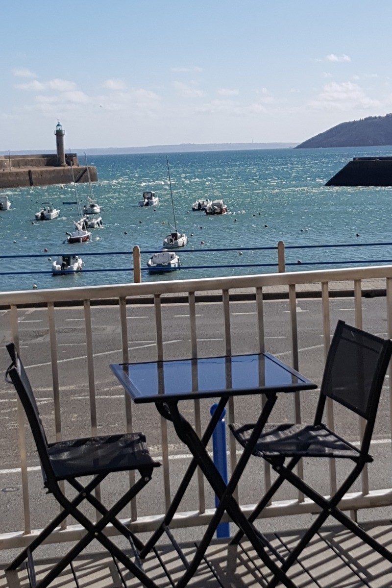 Terrasse vue mer et port