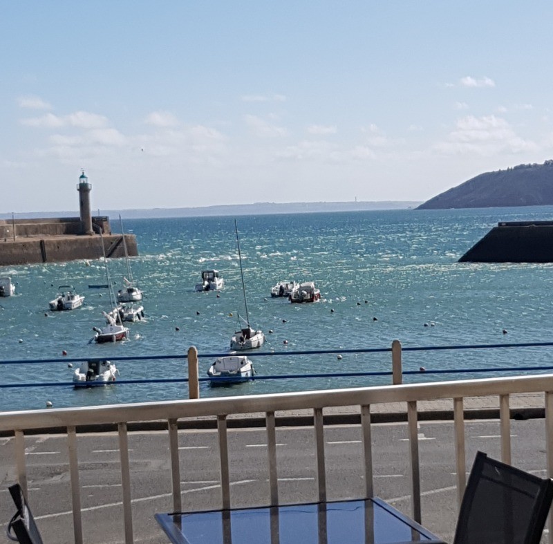 Terrasse vue mer et port