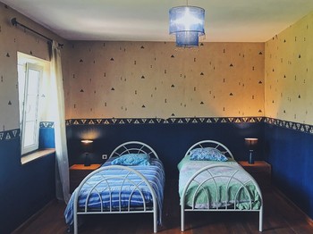 Chambre d'enfants - deux lits simples