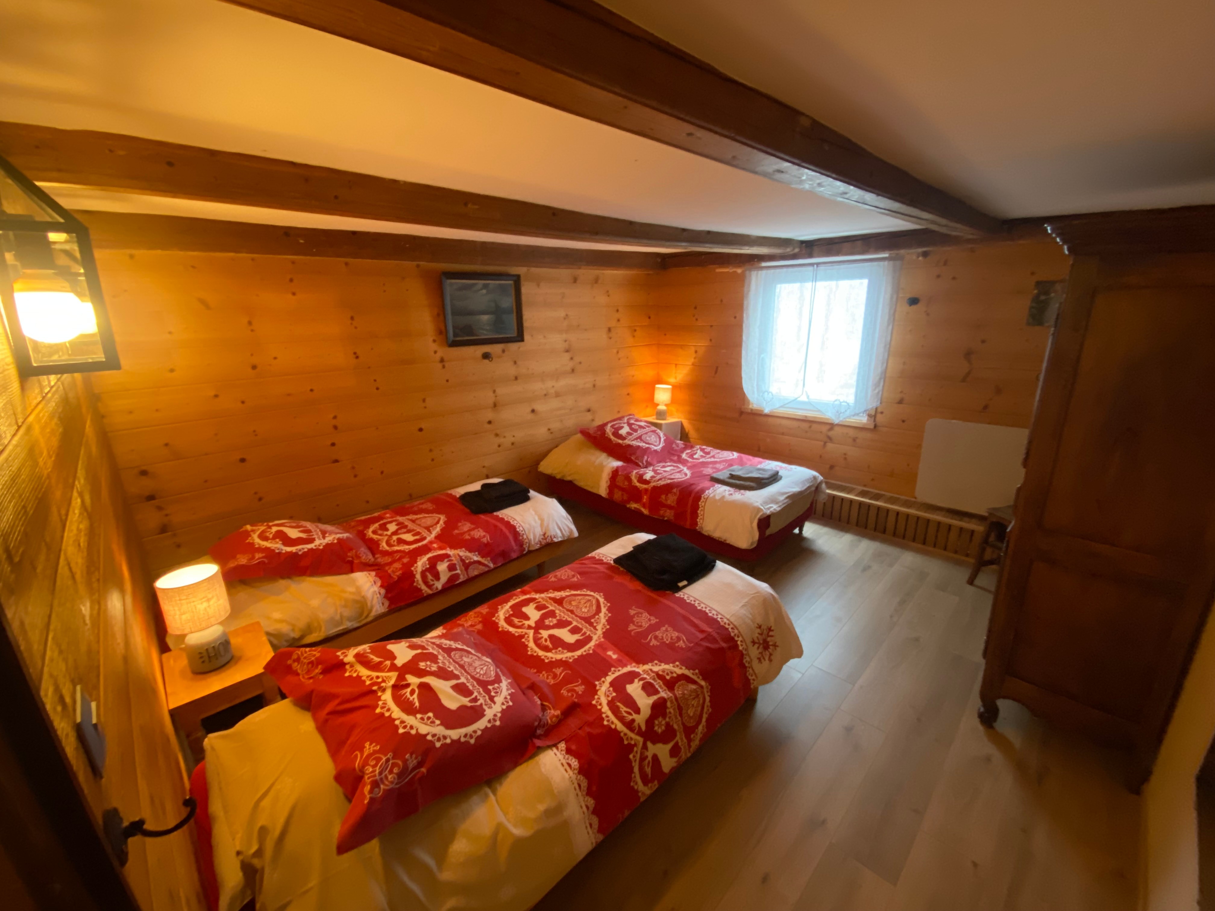 Gîte de groupe Fenil-Logis, ferme entièrement rénovée - Gîtes Digitale