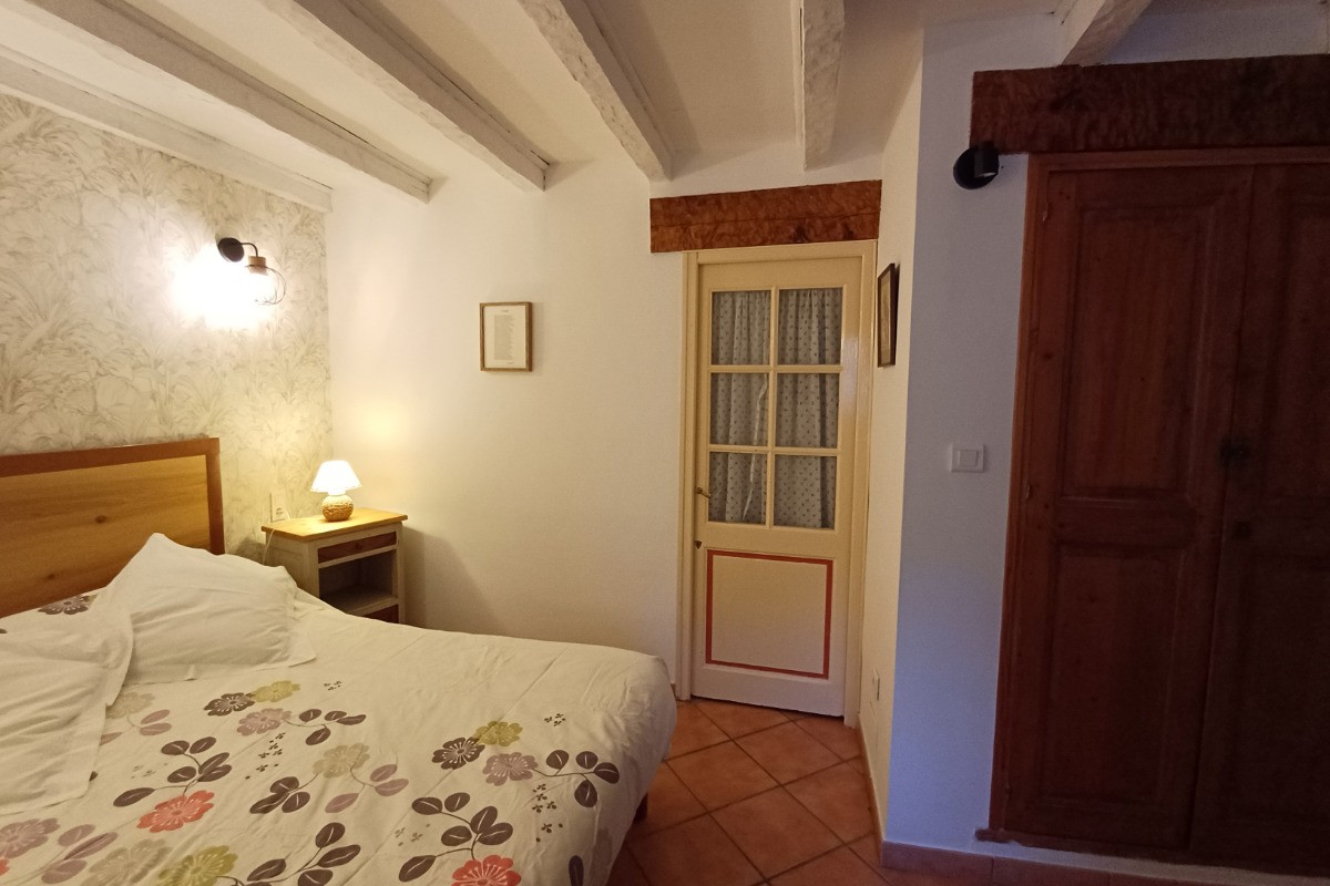 Chambre 1 lit 140 avec salle de bains