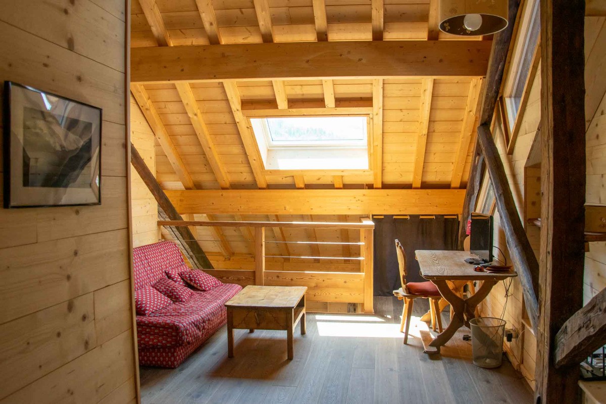 Coin séjour et bureau télétravail en mezzanine