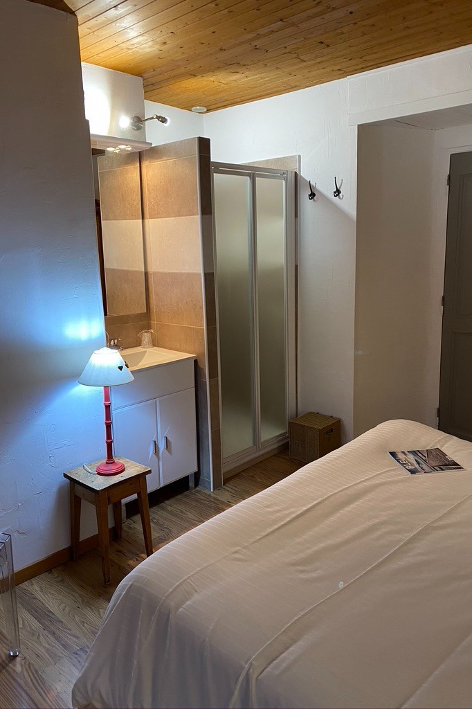 Chambre parentale avec douche