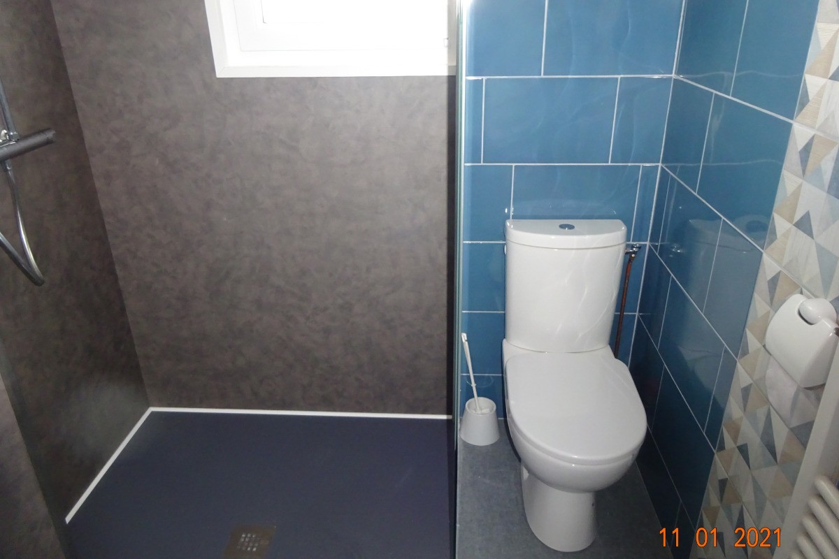 salle bains rez de chaussée (douche, wc)
