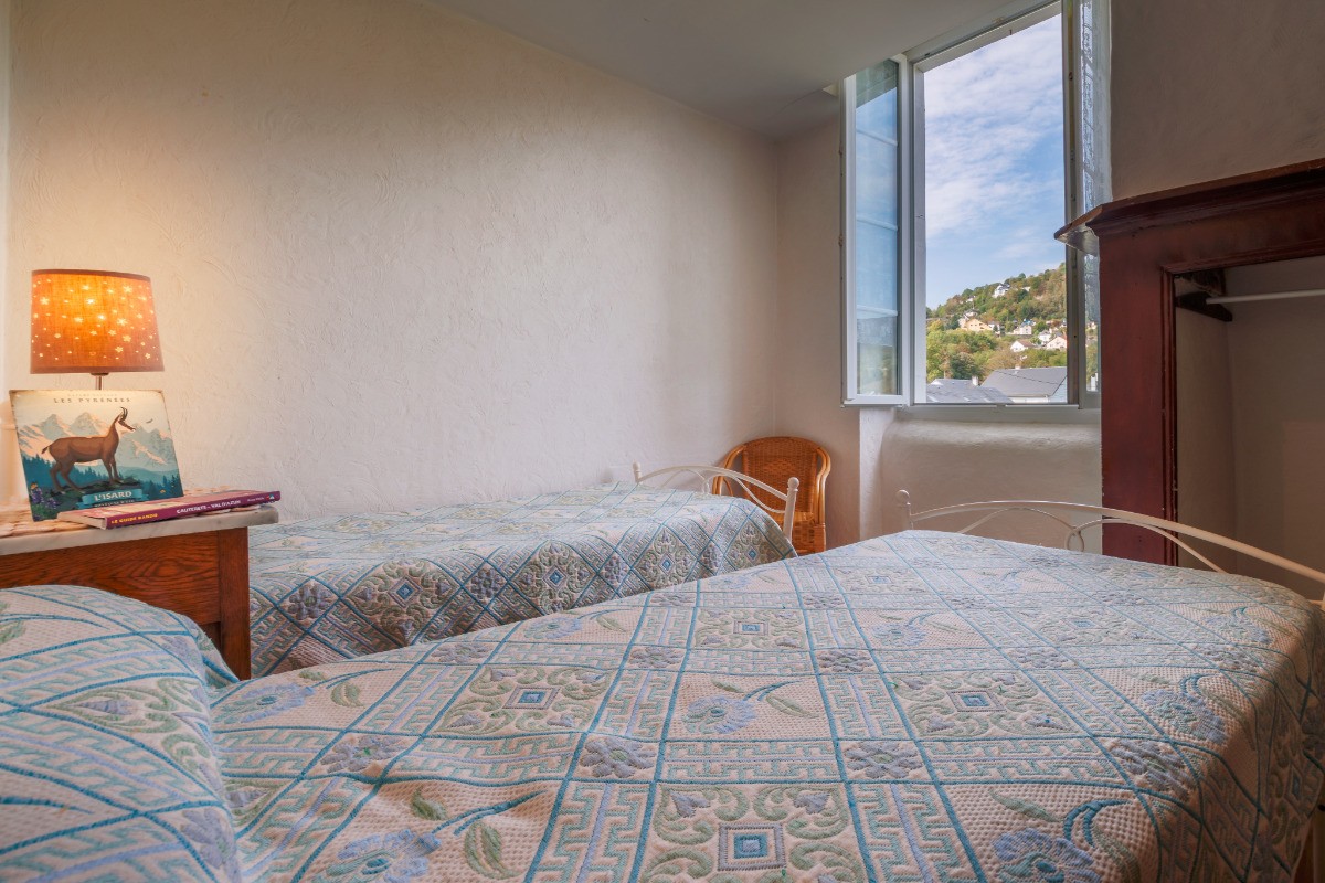 Chambre avec 2 lits 1 personne