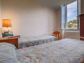 Chambre avec 2 lits 1 personne