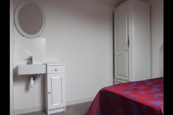 chambre double avec point d'eau