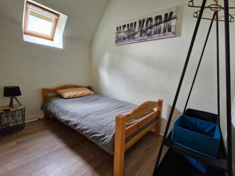Petite chambre communicante avec lit 90 cm (1er étage)