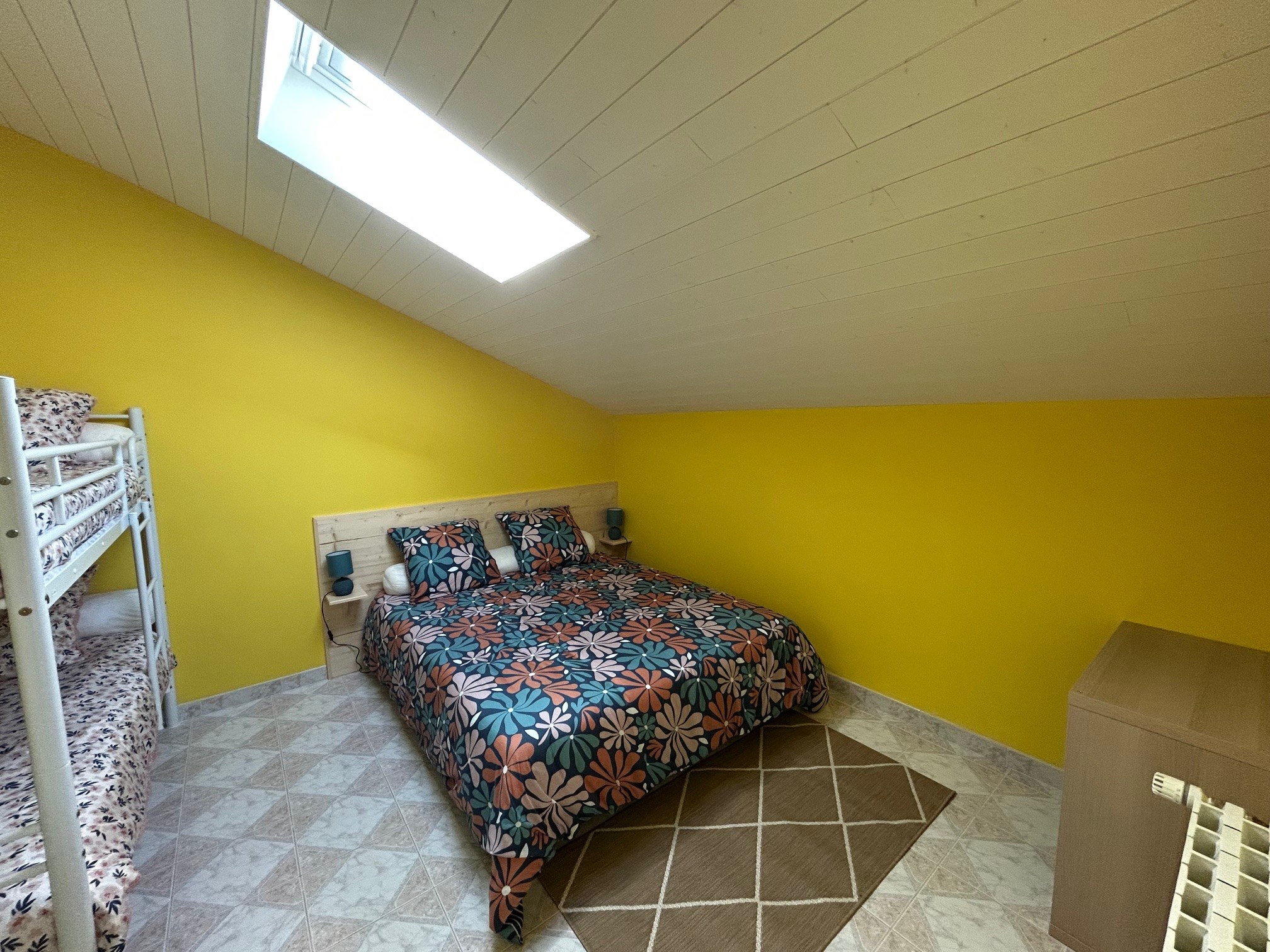 Chambre avec lit double + lit superposé