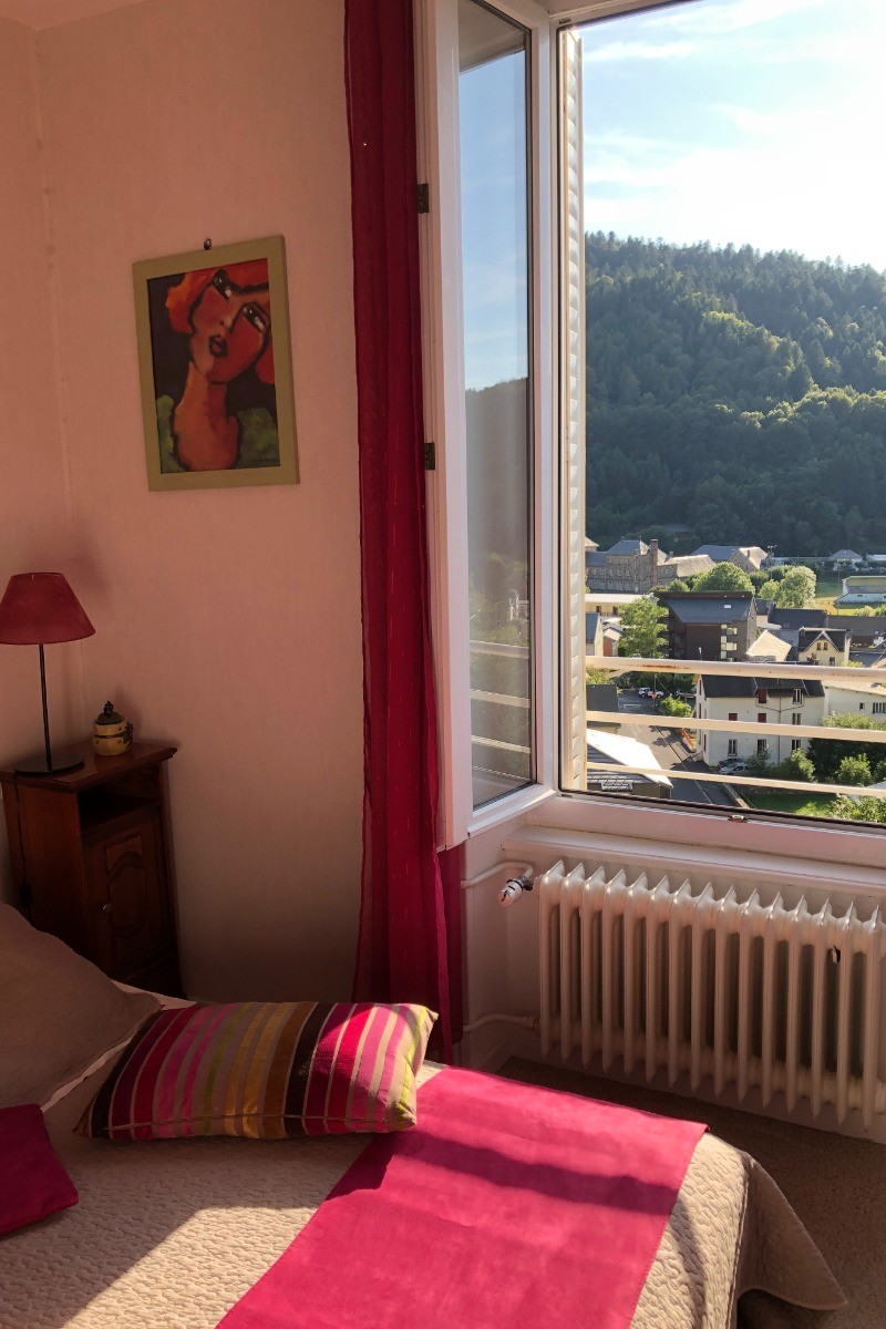 Votre chambre très calme avec vue panoramique et au sud, lit en 140, rangements+chauffage central