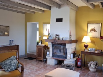 Salon détente lecture avec cheminée