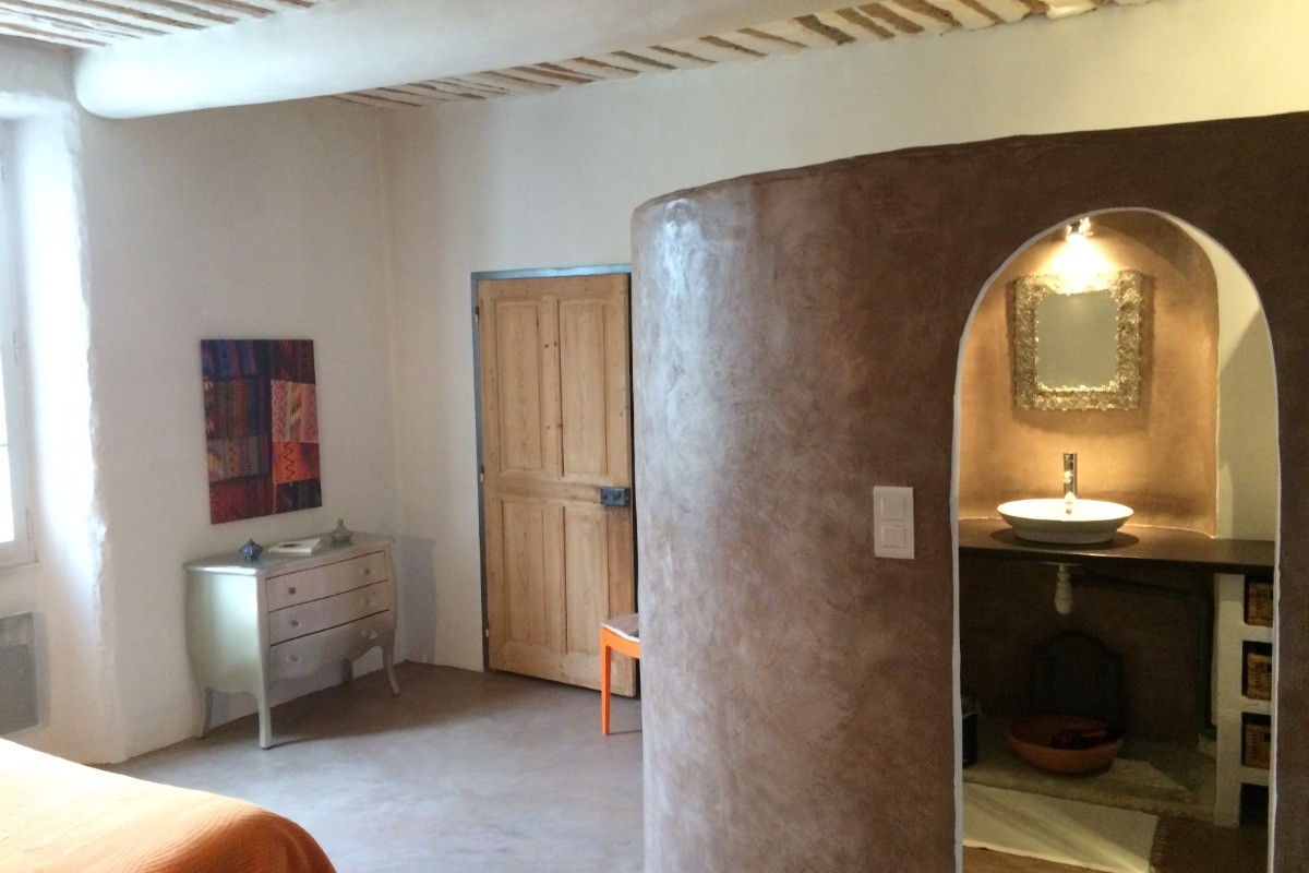 Chambre 1 avec wc et salle de bain