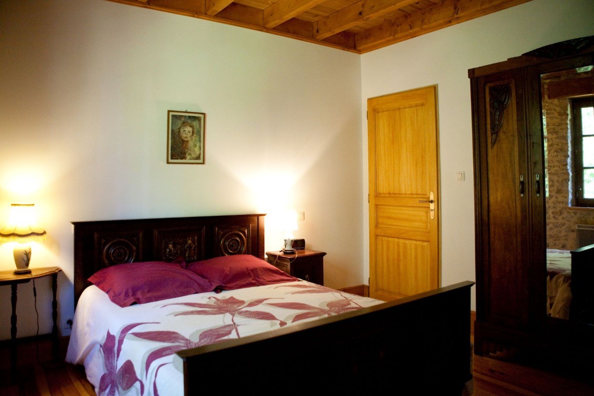 chambre 2 avec armoire