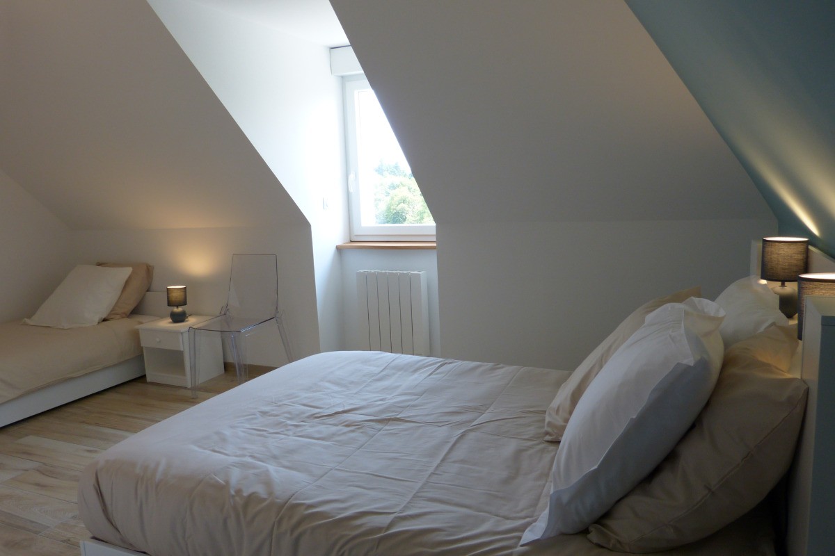 Chambre bleue avec salle de bain privative