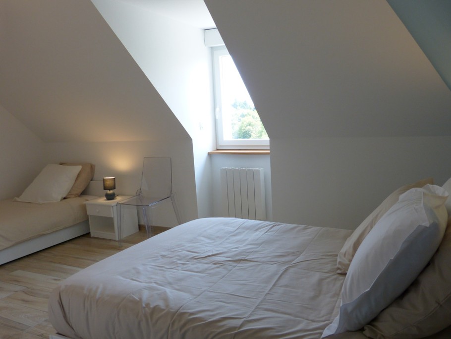 Chambre bleue avec salle de bain privative