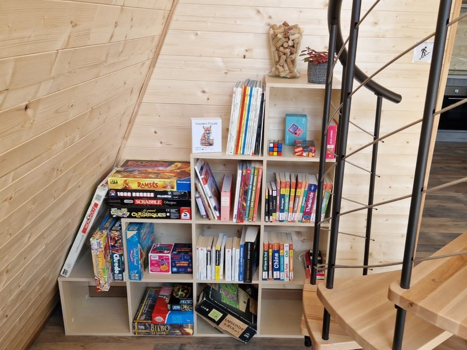 Chalet Renard - Coin bibliothèque et jeux de société