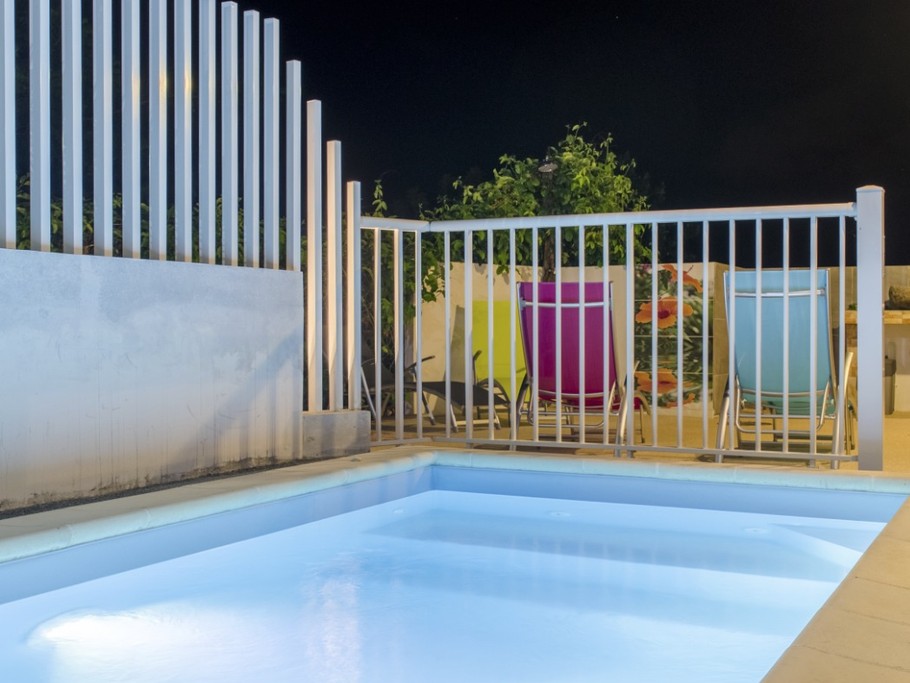 piscine + barrière sécurité enfants