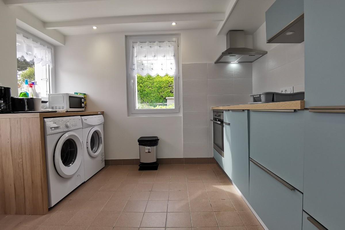 Cuisine équipée avec Lave-linge et sèche-linge
