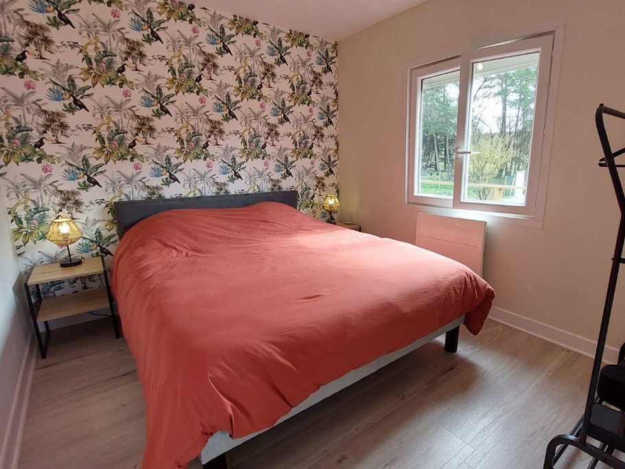 Chambre avec lit double 160x200, gîte Marais du Cassan