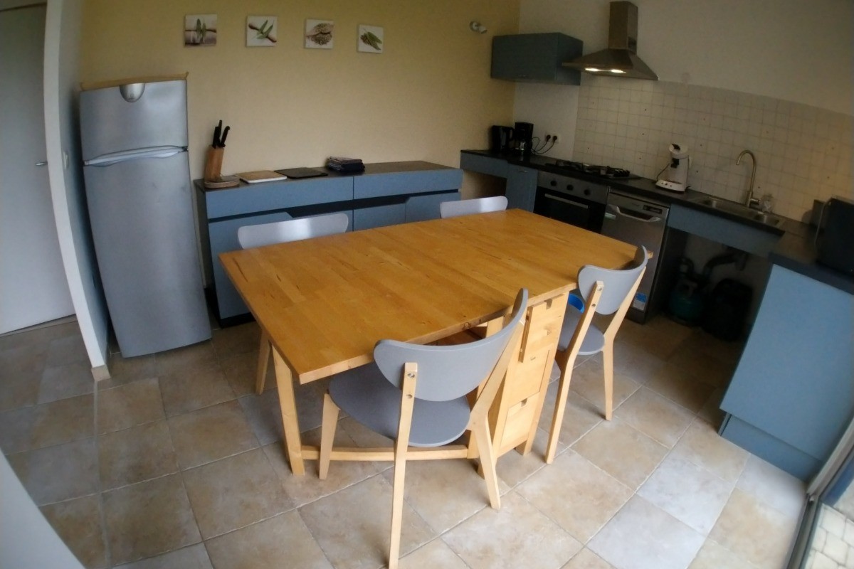 Cuisine ouverte avec coin repas