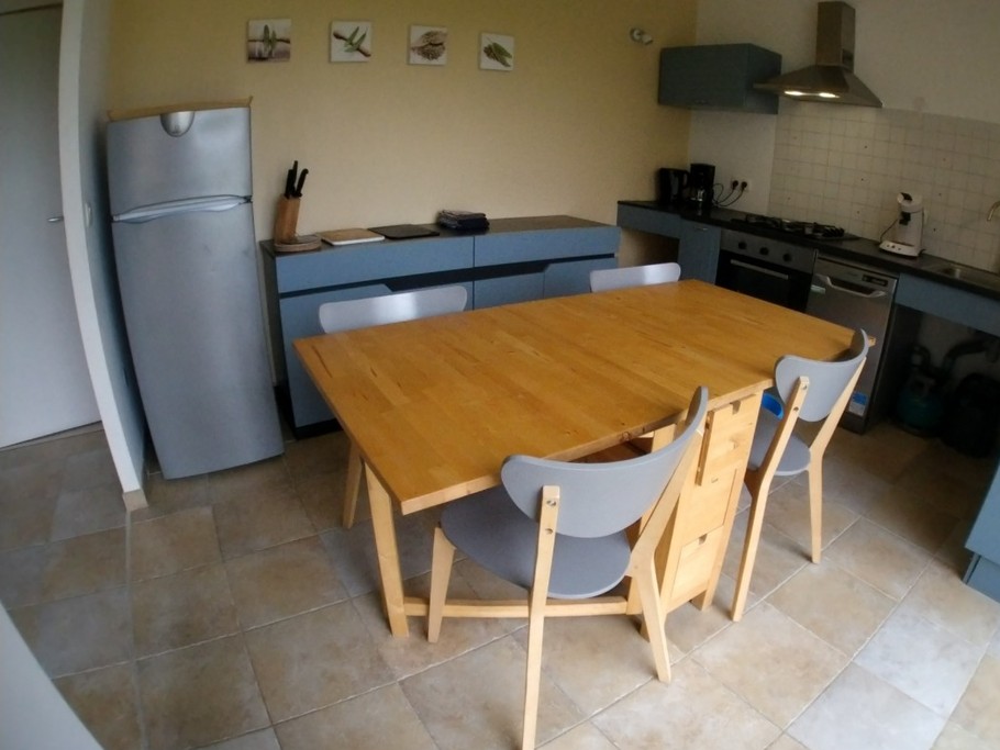 Cuisine ouverte avec coin repas