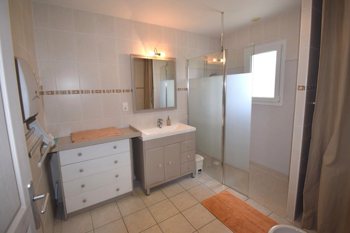 Salle d eau 1 au rdc