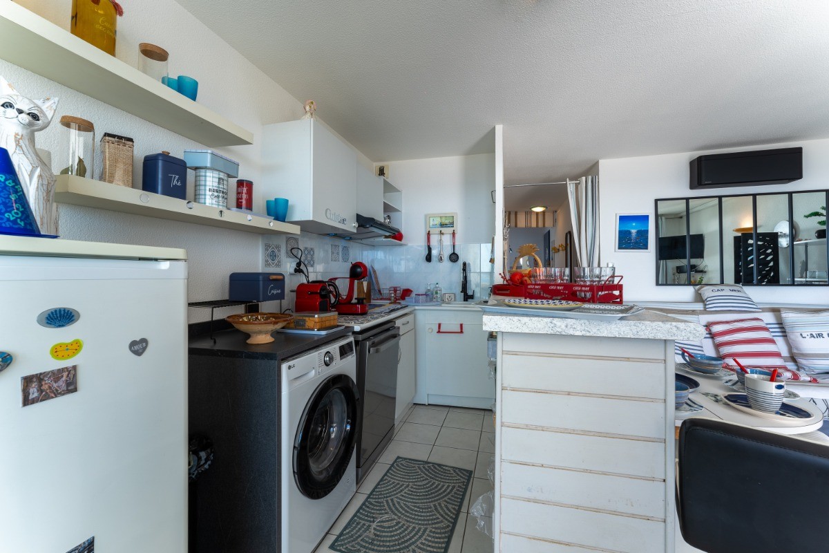 OPEN KITCHEN bien équipée Lave-vaisselle, L.L. 4 vitro céramiques, Dolce gusto...
