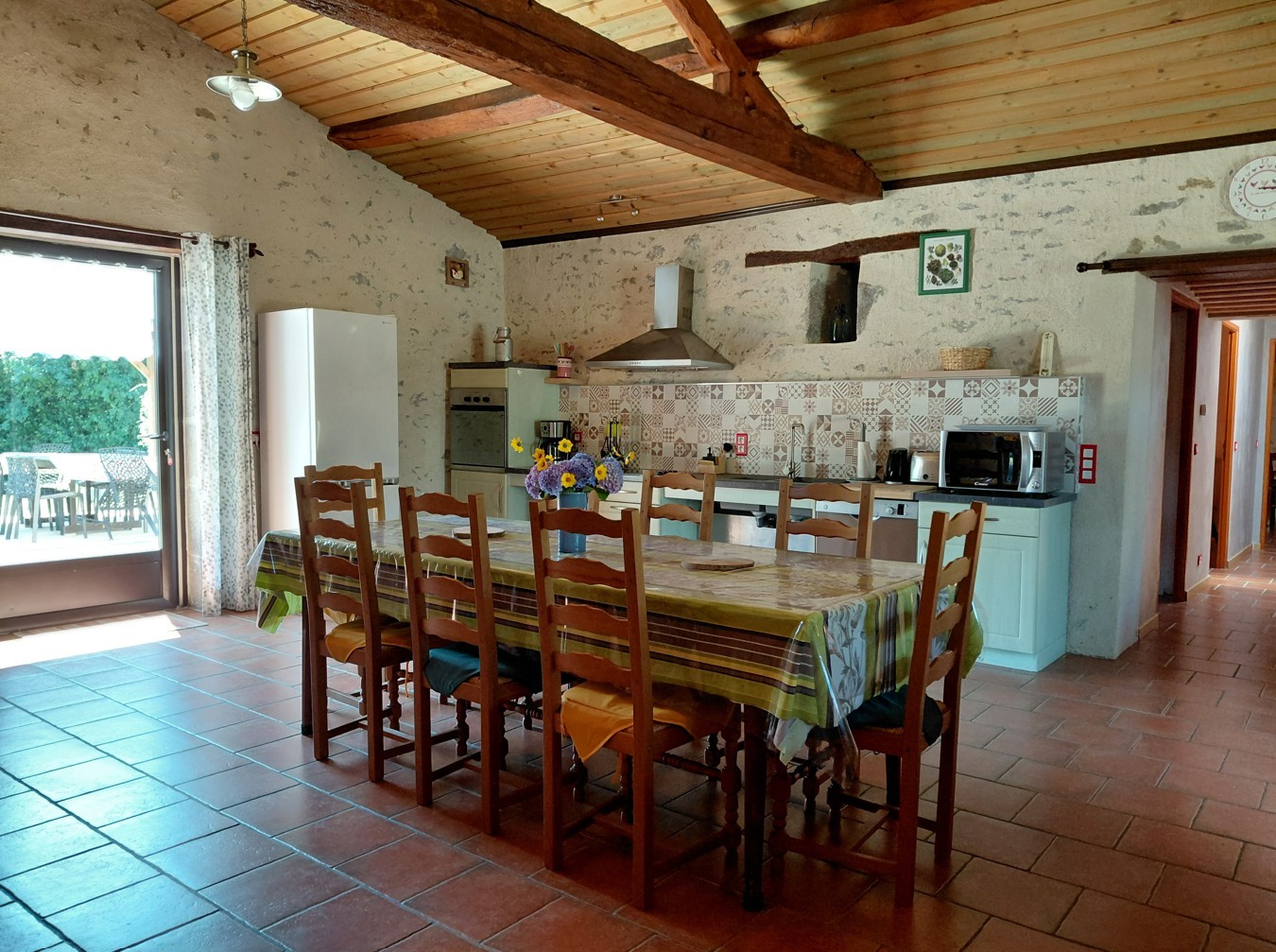 Séjour - cuisine équipée