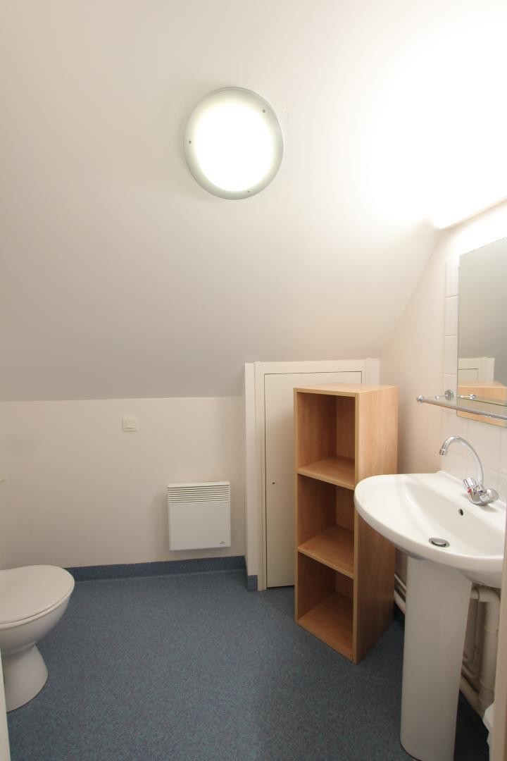 Cabinet de toilette étage