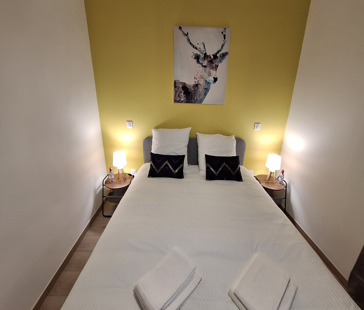 Chambre jaune au RDC